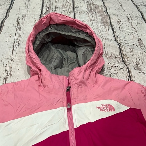 Girls The North Face Pink HyVent Hooded Zip Up Jacket - Picture 7 of 8